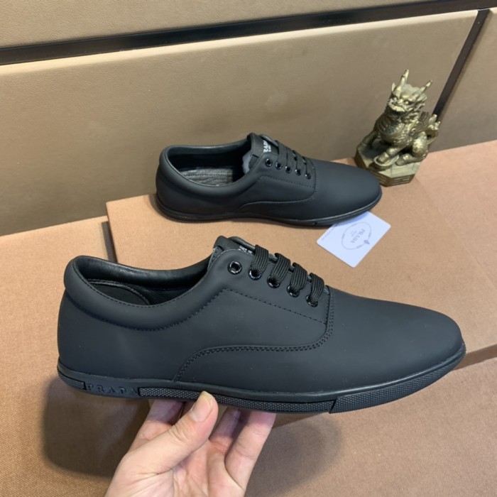 Prada Low Top sneaker 21