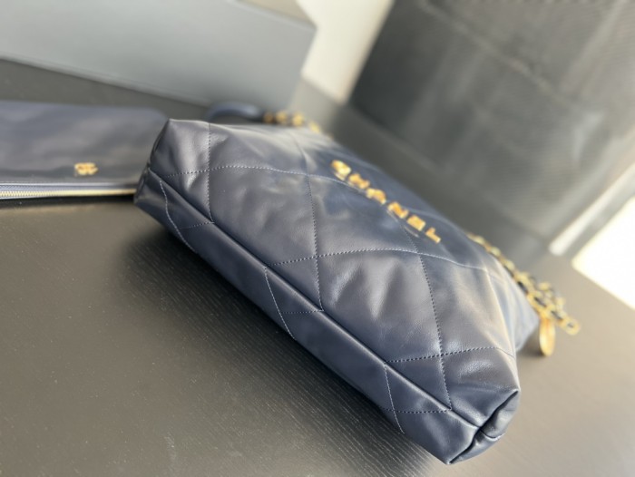 Handbag Chanel size 35cmx37cmx7 cm