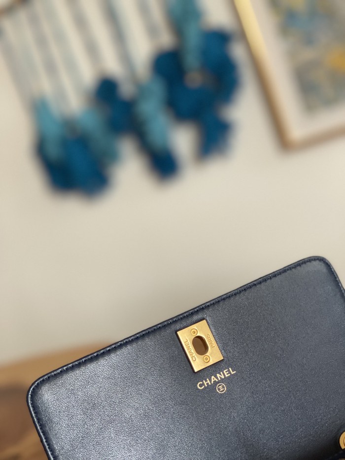 Handbag Chanel 81221 size 19 cm