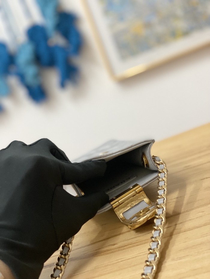 Handbag Chanel 2981 size 18*3*10 cm