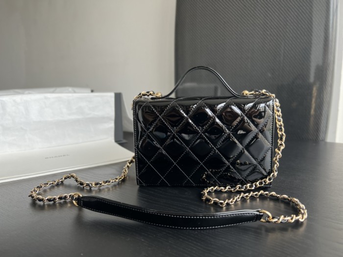 Handbag Chanel 2796 size 18cmx17.5cmx7 cm