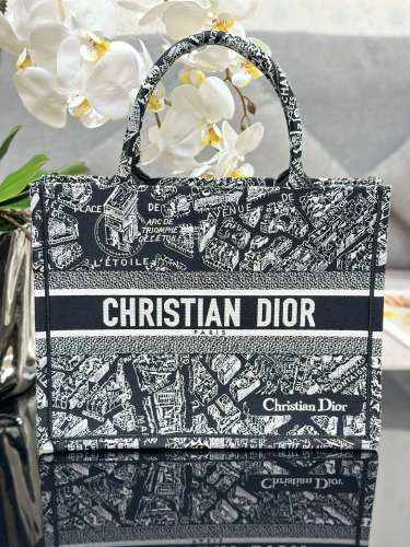 Handbag Dior M1286 size 36 x 27.5 x 16.5 cm