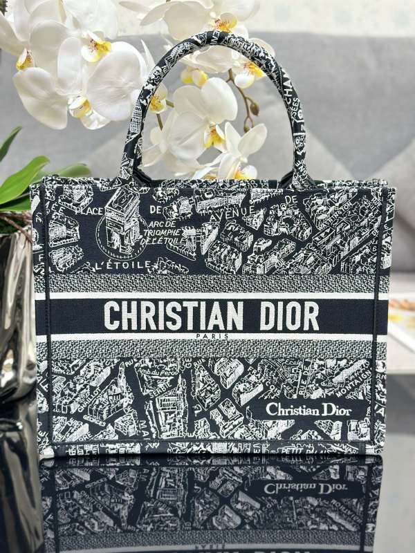 Handbag Dior M1286 size 36 x 27.5 x 16.5 cm