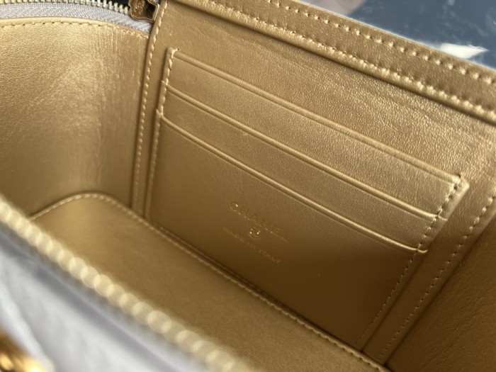 Handbag Chanel AP2303 size 17cmx9.5cmx8 cm