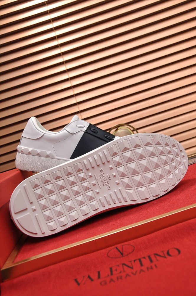 Valentino Garavani Rockstud Untitled calfskin sneaker 26