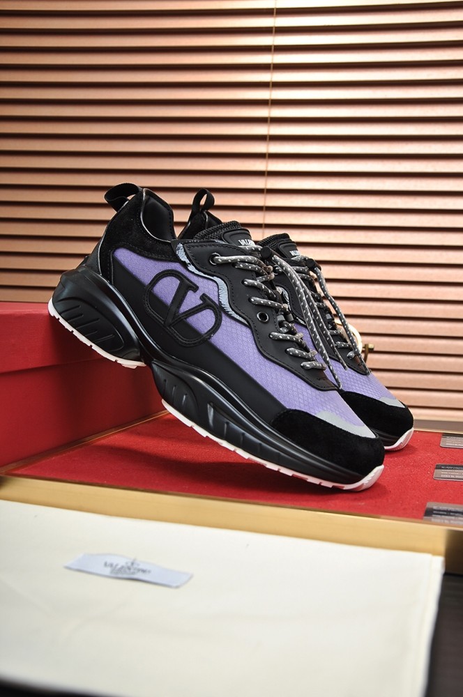 Valentino Garavani Low-top sneakers 23