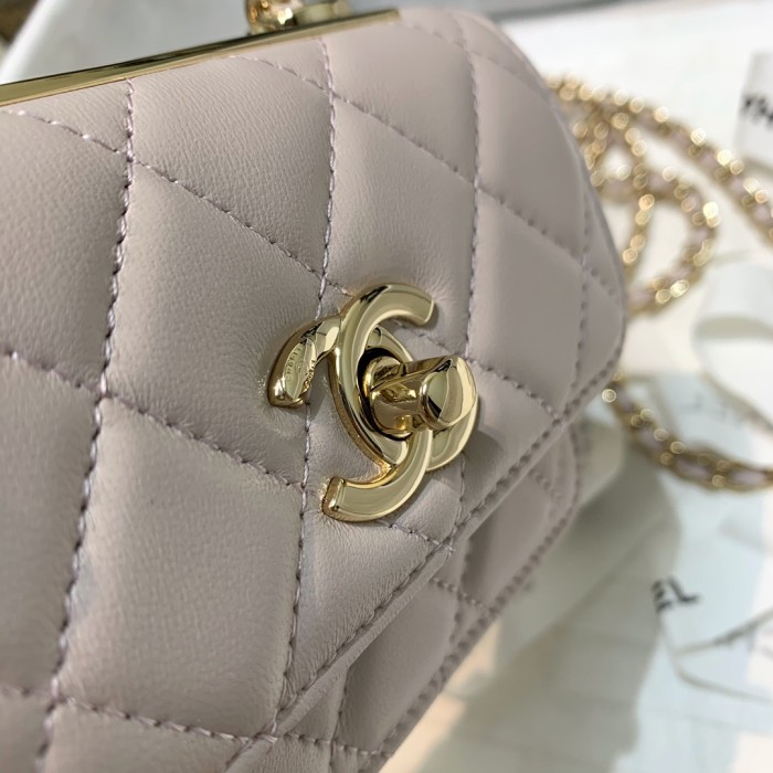 Handbag Chanel 82768 size 12.5 2.5 9 cm