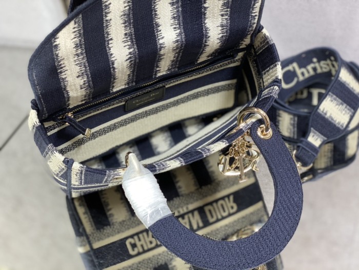 Handbag Dior size 24 cm