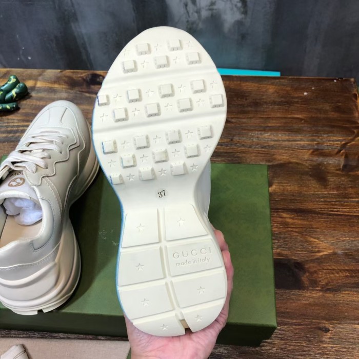 Gucci Rhyton sneaker 32