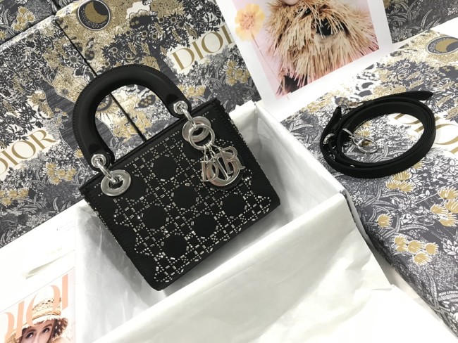 Handbag Dior M0505 size 17×15×7 cm