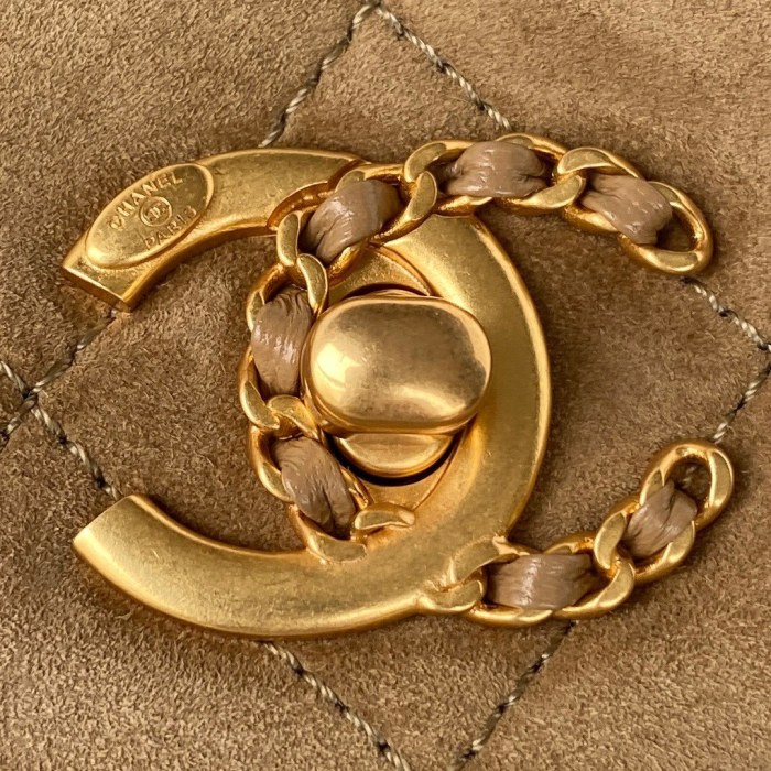 Handbag Chanel AS3378 size 15*20*9 cm