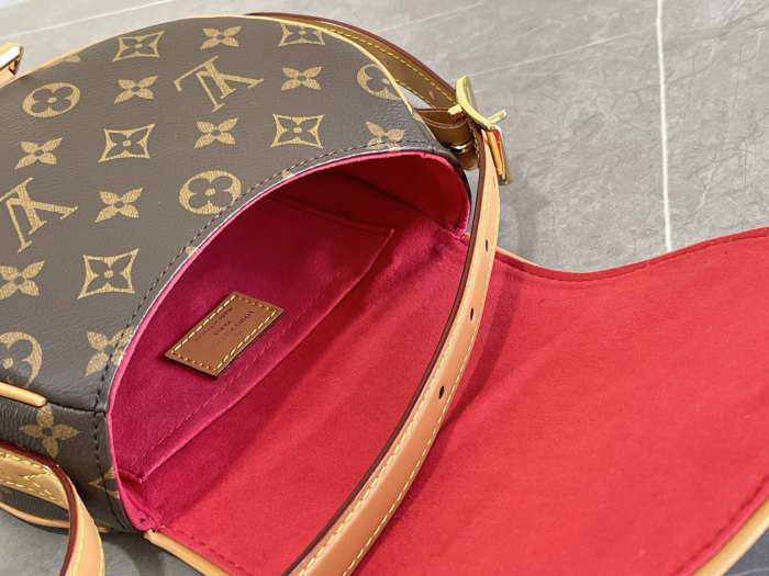 Handbag Louis Vuitton M44860 size 19x9x16cm