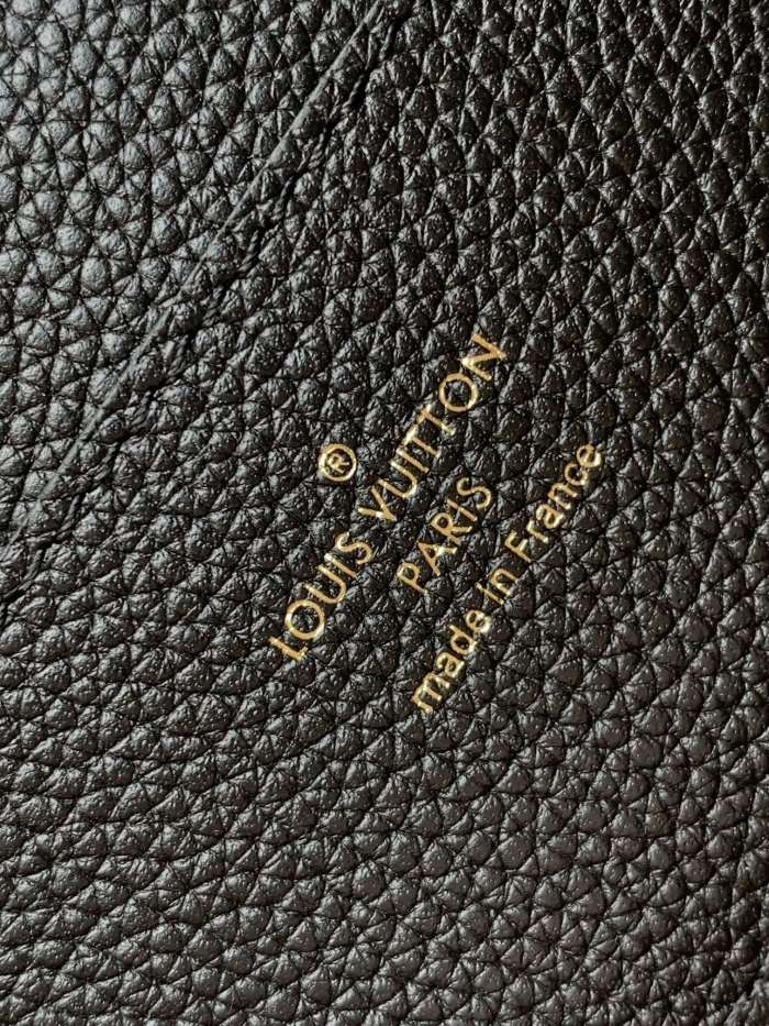Handbag Louis Vuitton M58967 size 25 x 17.5 x 8 cm