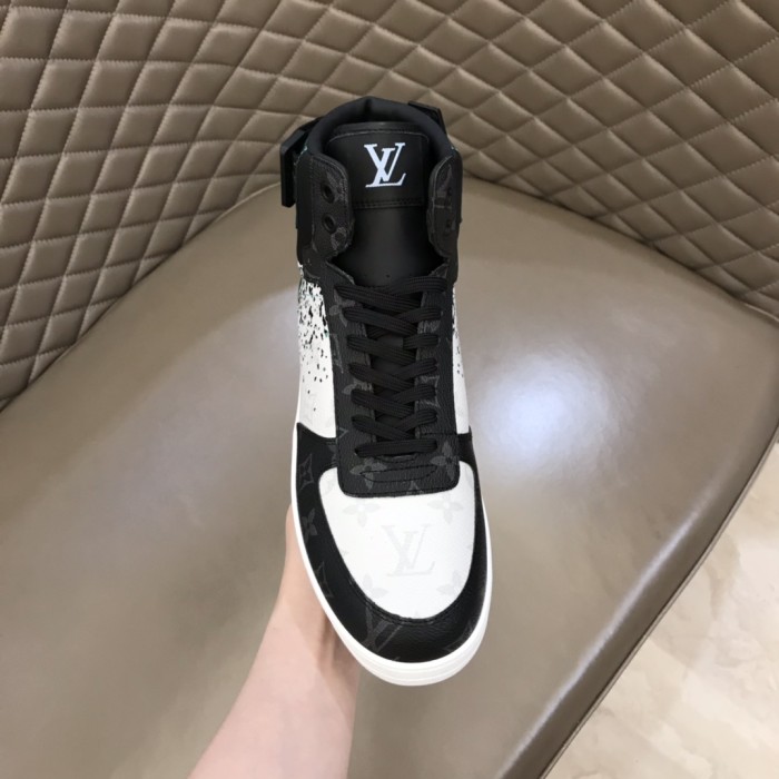 Louis Vuitton Rivoli sneaker 22