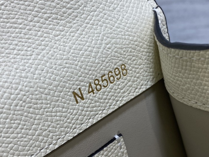 Handbag VALEXTRA size 𝟏𝟗'𝟓*𝟏𝟒*𝟗'𝟓 𝐂𝐦