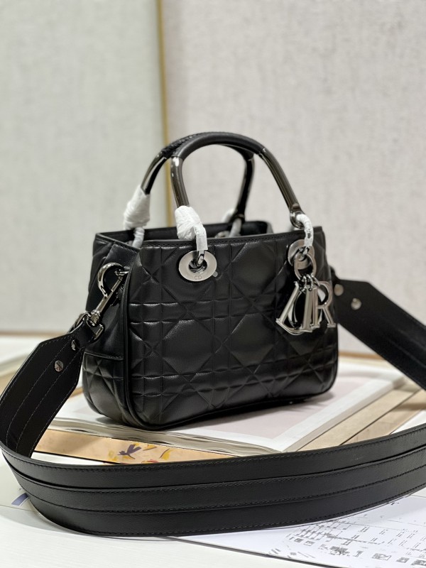 Handbag Dior 1202 size 23×26×8 cm