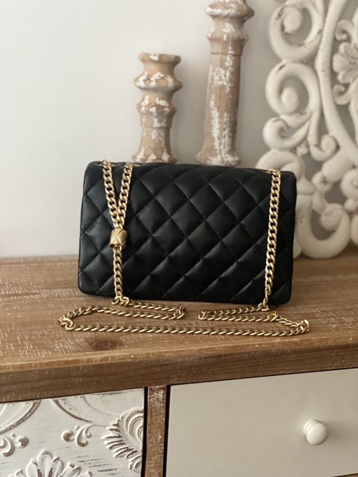 Handbag Chanel AS3609 size 16x25x10 cm