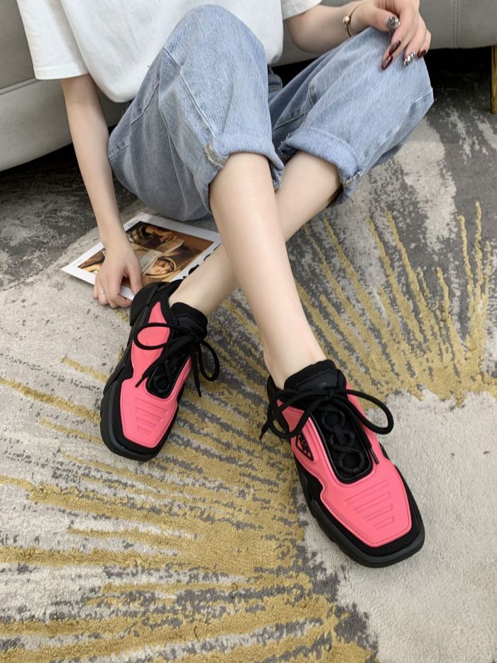 Prada Low Top sneaker 40