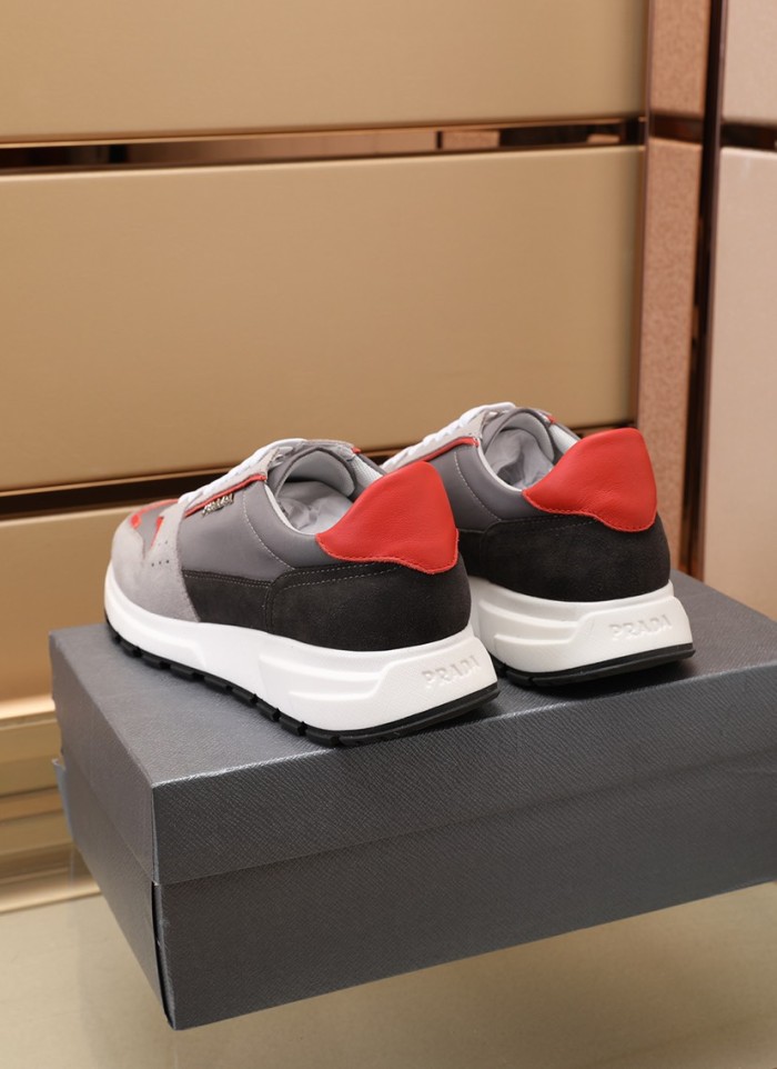 Prada Low Top sneaker 26