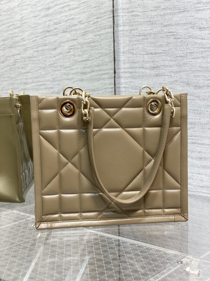 Handbag Dior size 26.5*28*17 cm