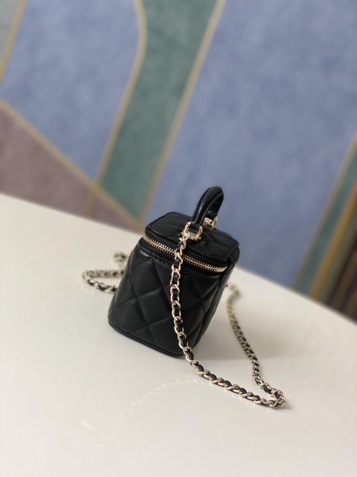 Handbag Chanel 81189 size 10 7 9 cm