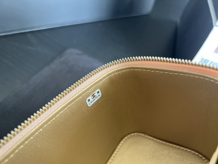 Handbag Chanel AP2303 size 17cmx9.5cmx8 cm