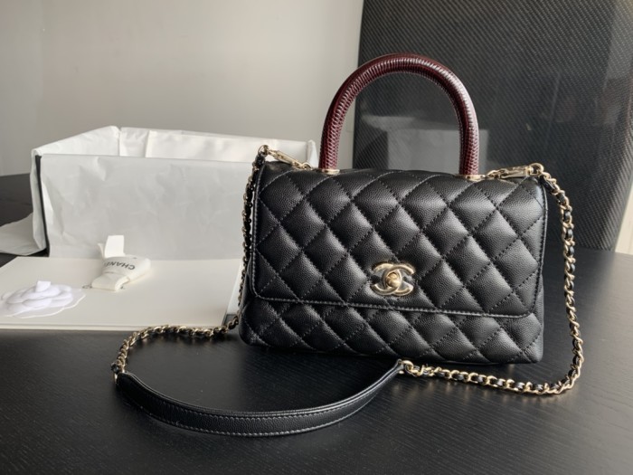 Handbag Chanel 2215 size 19 cm
