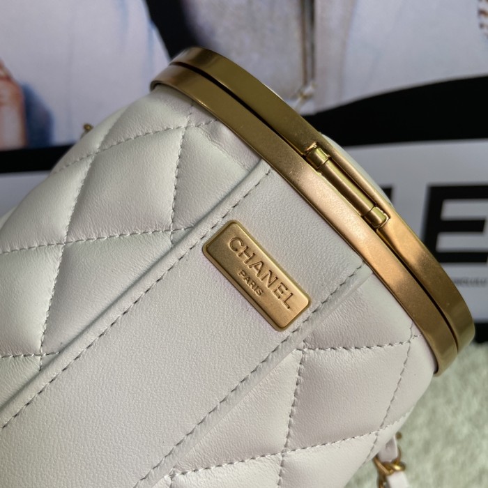 Handbag Chanel AS2641 size 16x12x10 cm