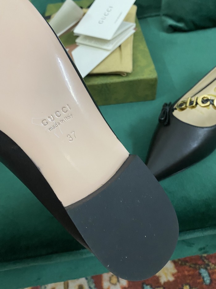 Gucci Women's pump with 'GUCCI' Women 10