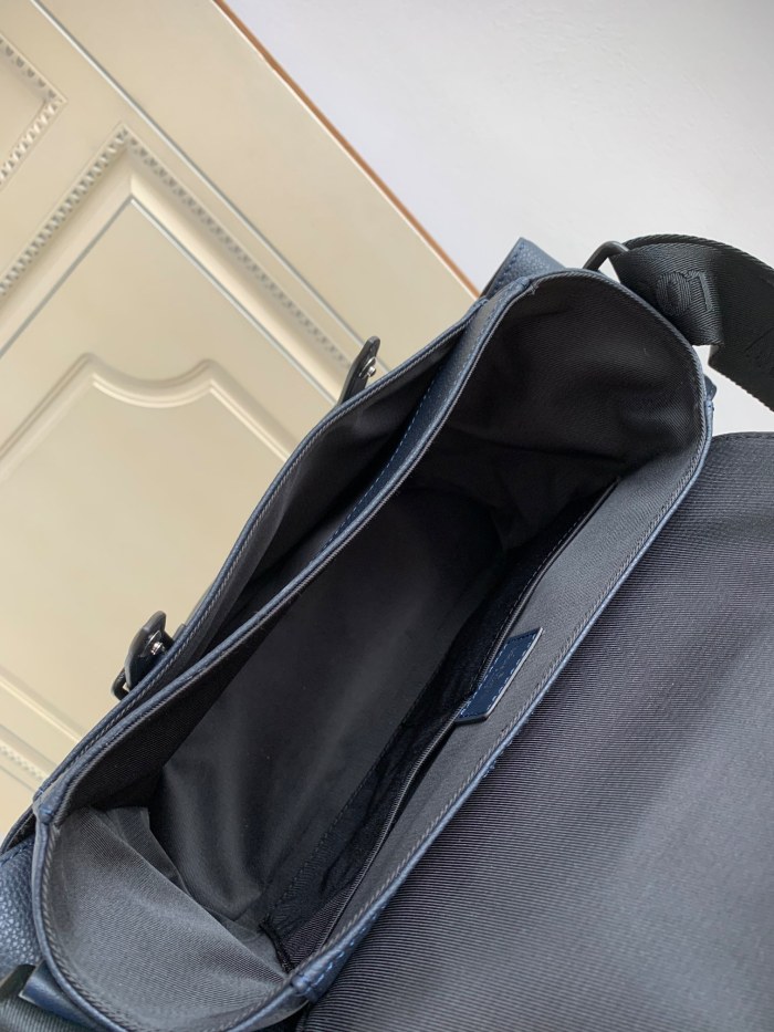 Handbag Louis Vuitton M58476 size 25 x 29 x 9 cm