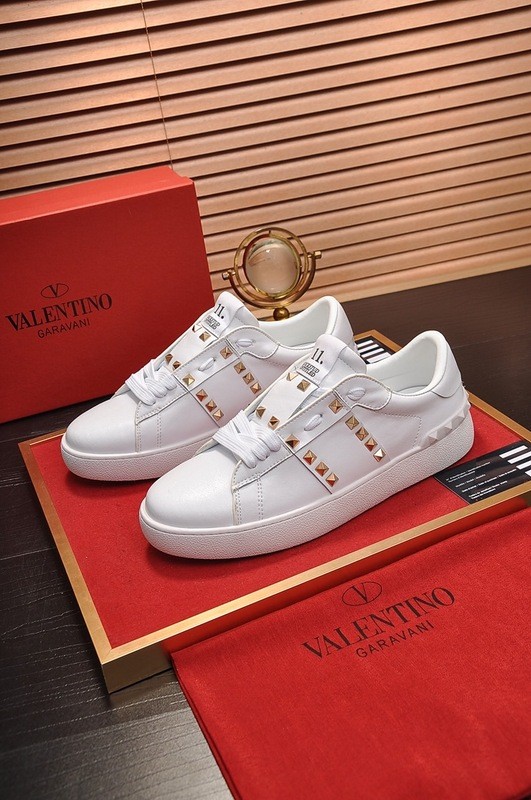 Valentino Garavani Rockstud Untitled white calfskin sneaker