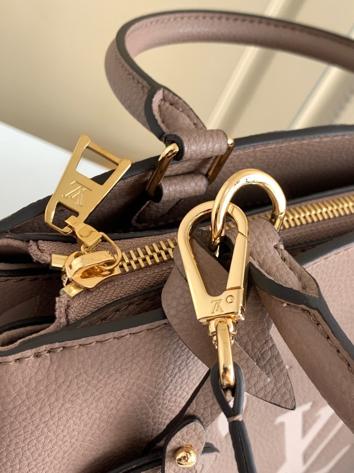 Handbag Louis Vuitton 58914 size 29 x 18 x 12.5 cm