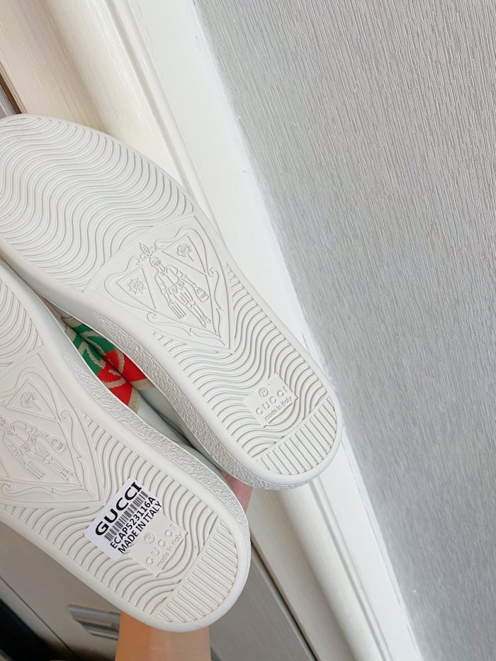 Gucci Women's Ace sneaker with bee sneaker 4