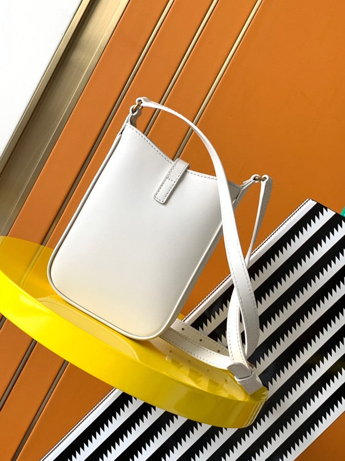 Handbags SAINT LAURENT 735214 size 18×13.5×3.5 cm