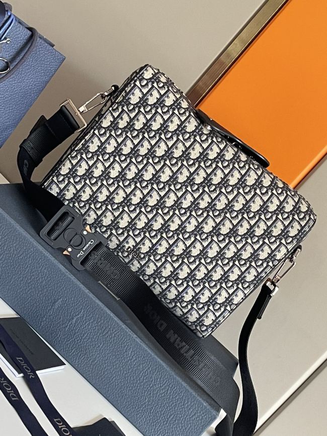 Handbag Dior 93358 size 29x 21x 7 cm