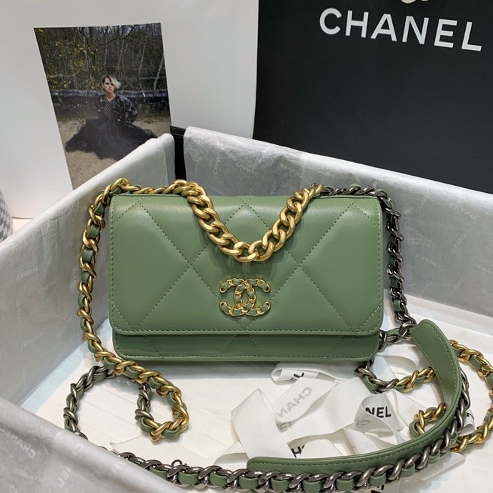 Handbag Chanel 81160 size 19 12.3 3 cm