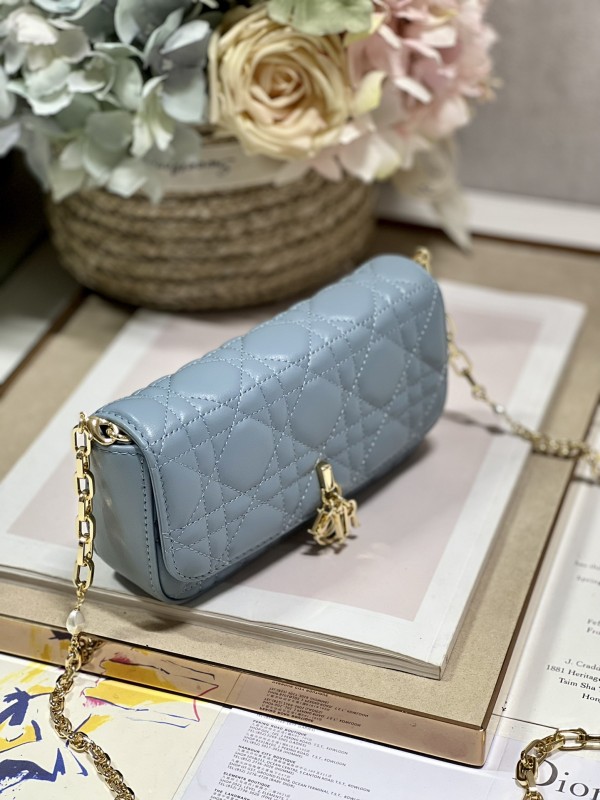 Handbag Dior 0977 size 18.5 x 10 x 4 cm