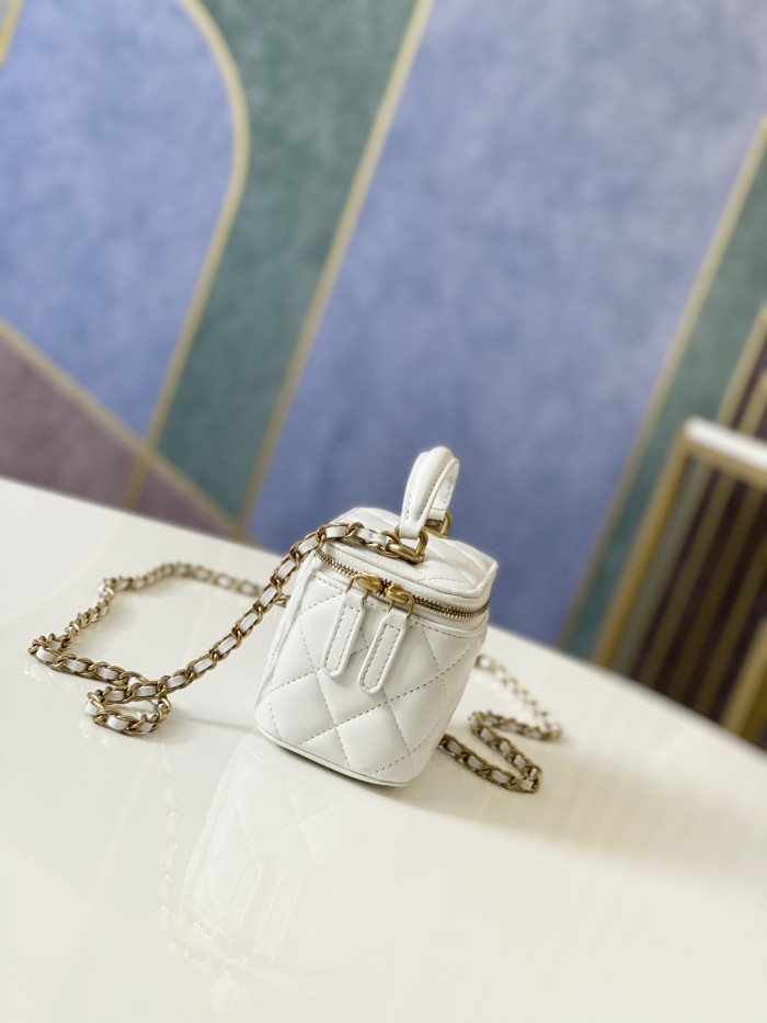 Handbag Chanel 81113 size 10 7 9 cm