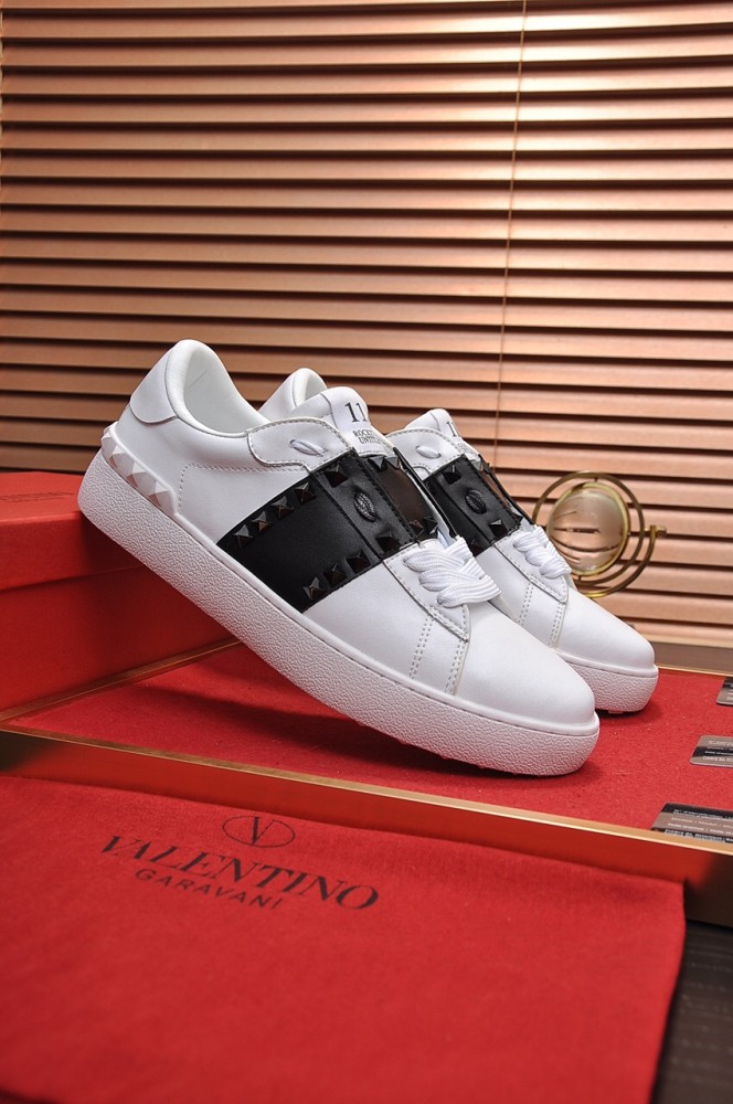 Valentino Garavani Rockstud Untitled calfskin sneaker 4