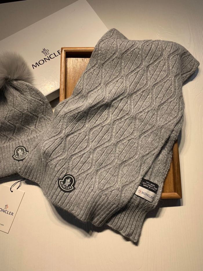 Hat & Scarf Moncler 1