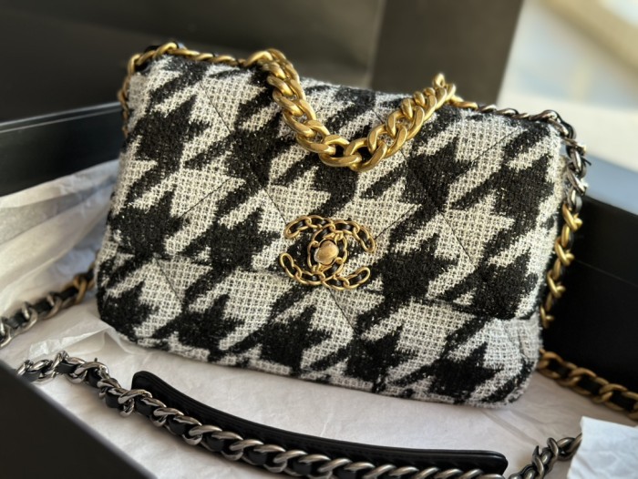 Handbag Chanel AS1161 size 26 CM