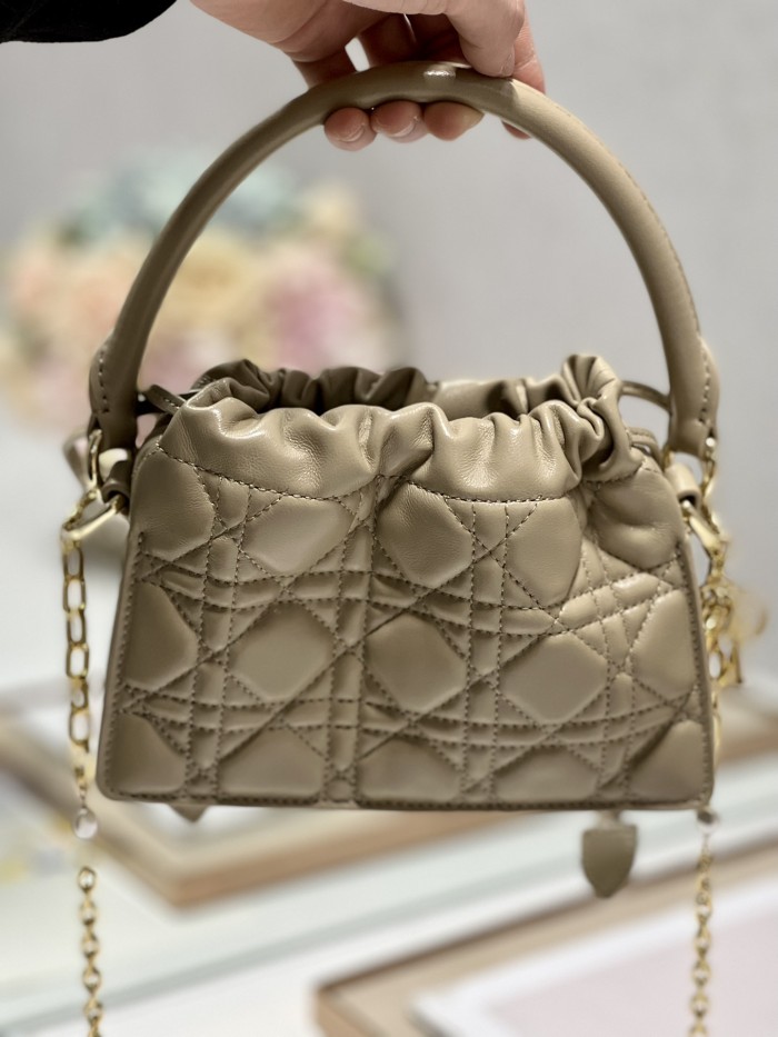 Handbag Dior 0981 size 19 x 13 x 5 cm