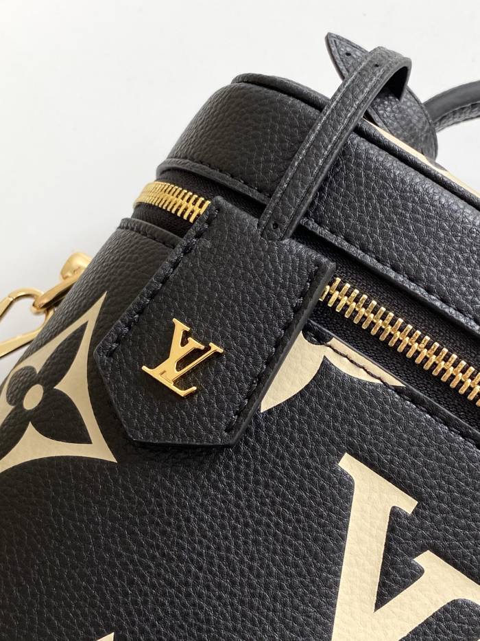 Handbag Louis Vuitton M45780 size 19 x 13 x 11 cm