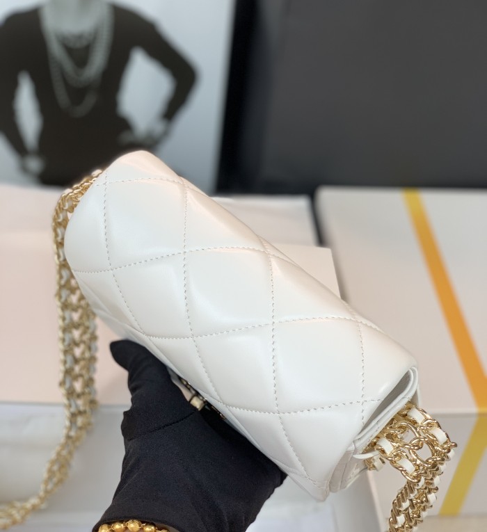 Handbag Chanel size 18 cm