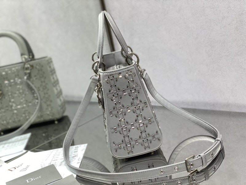 Handbag Dior size 24 cm