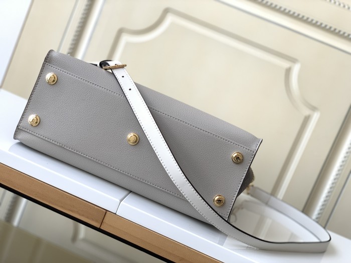 Handbag Louis Vuitton M53823 size 30.5x24.5x14cm