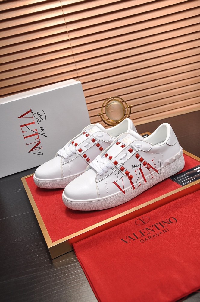 Valentino Garavani Rockstud Untitled calfskin sneaker 23
