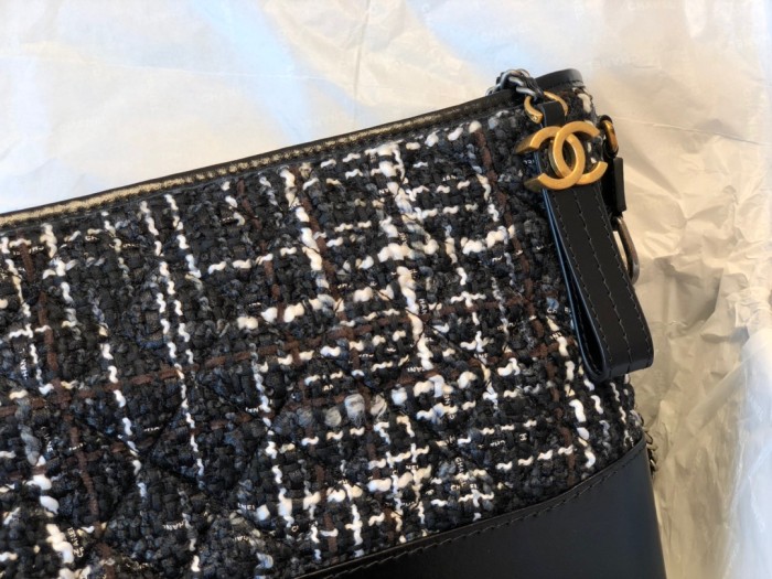 Handbag Chanel 8022 size 28 cm