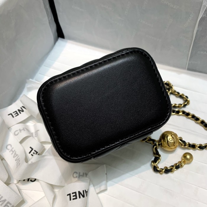 Handbag Chanel 81136 size 10.5 8.5 7 cm