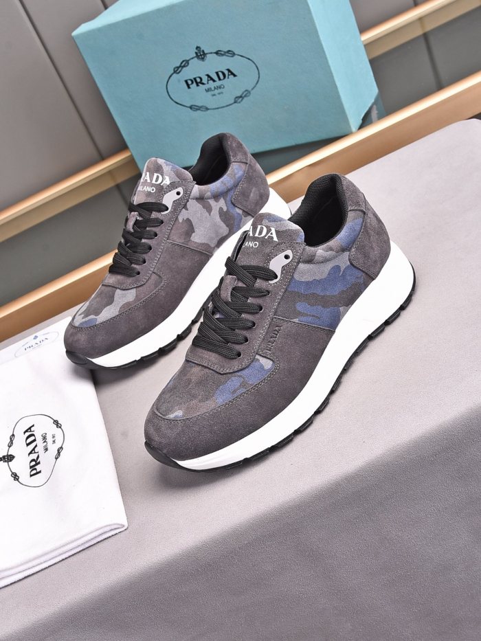 Prada Low Top sneaker 29